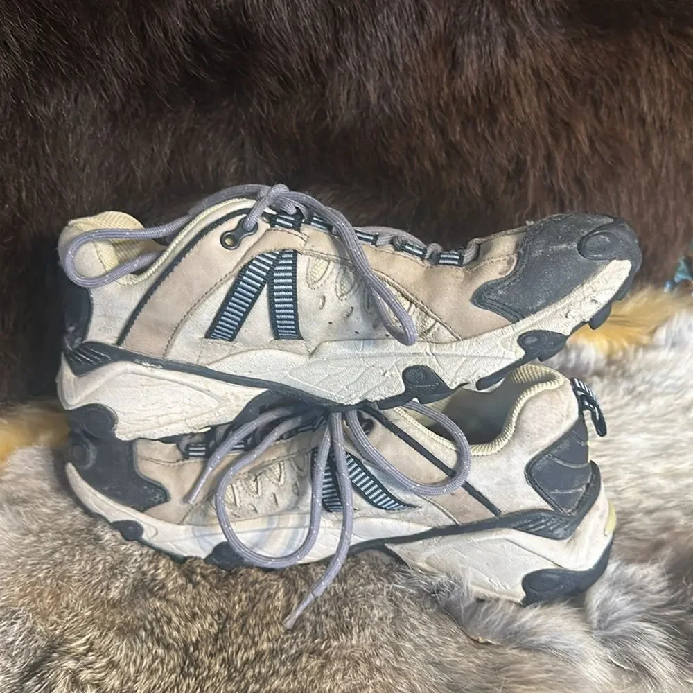 Vasque hiking shoes 9.5 (3950)